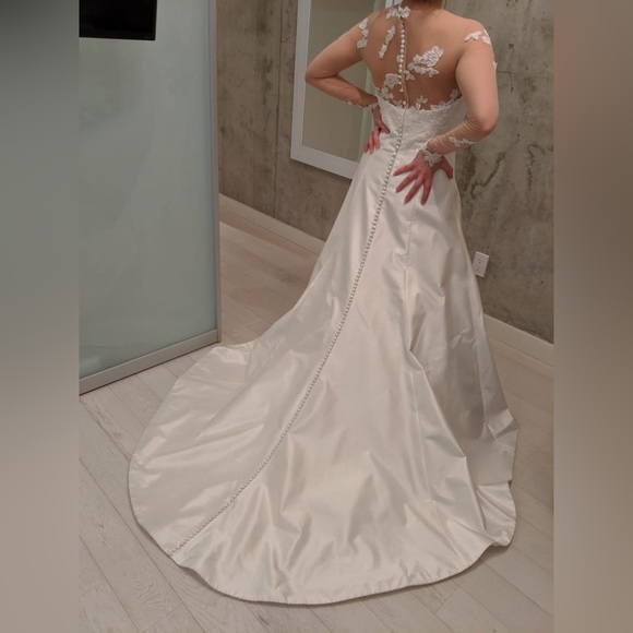 Legends by Romona Keveza Bridal Dress - Picture 14 of 14